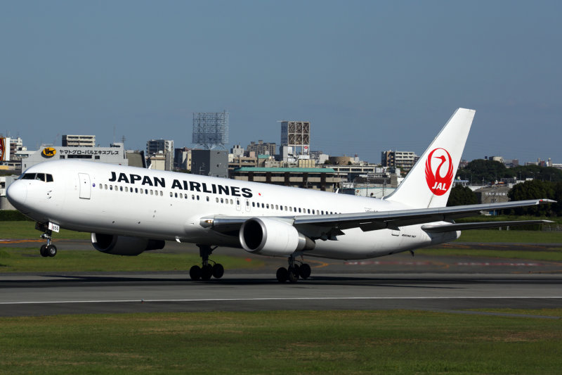 JAPAN AIRLINES BOEING 767 300 ITM RF 5K5A5813.jpg