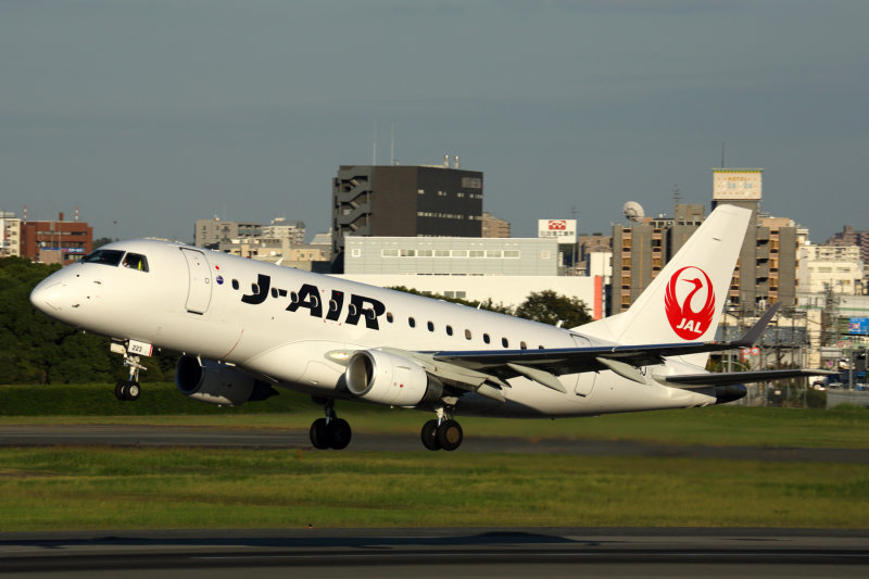 J AIR EMBRAER 170 ITM RF 5K5A5933.jpg