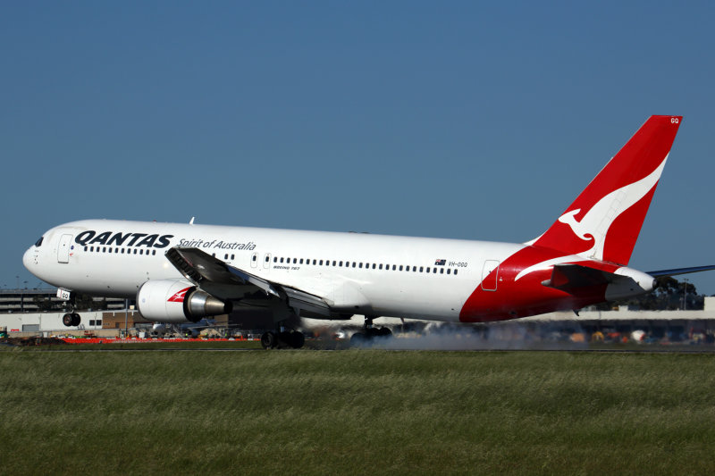 QANTAS BOEING 767 300 MEL RF 5K5A6327.jpg