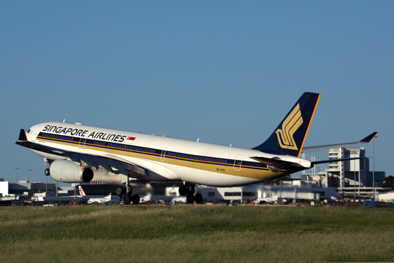 SINGAPORE AIRLINES AIRBUS A330 300 MEL RF 5K5A6420.jpg