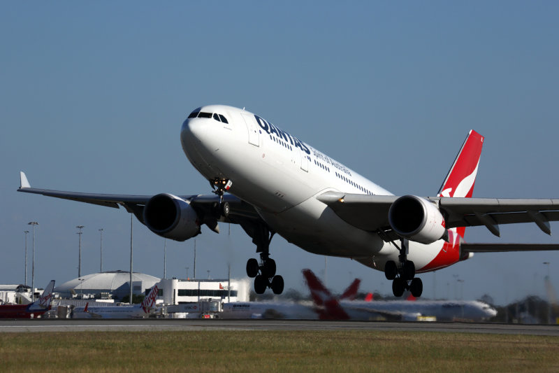 QANTAS AIRBUS A330 200 PER RF 5K5A7093.jpg