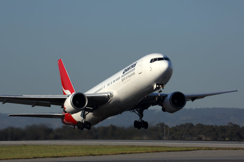 QANTAS BOEING 767 300 PER RF 5K5A6823.jpg