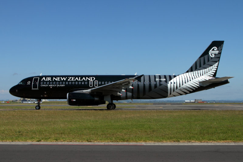 AIR NEW ZEALAND AIRBUS A320 AKL RF IMG_0412.jpg