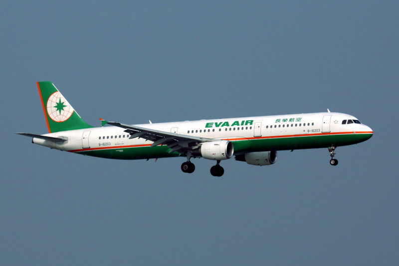 EVA AIR AIRBUS A321 HKG RF 5K5A9460.jpg