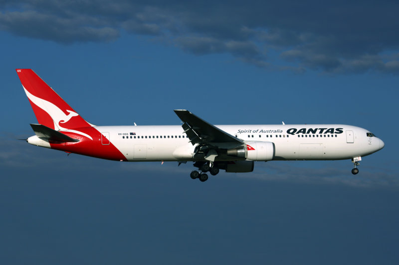 QANTAS BOEING 767 300 MEL RF 5K5A9697.jpg