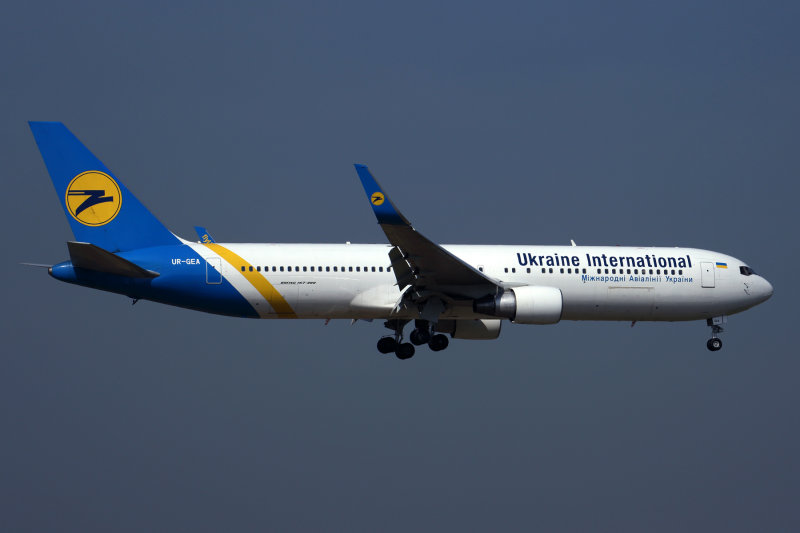 UKRAINE INTERNATIONAL BOEING 767 300 BKK RF 5K5A5424.jpg