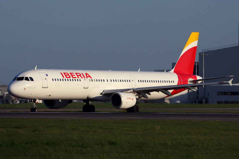 IBERIA AIRBUS A321 LHR RF 5K5A2773.jpg