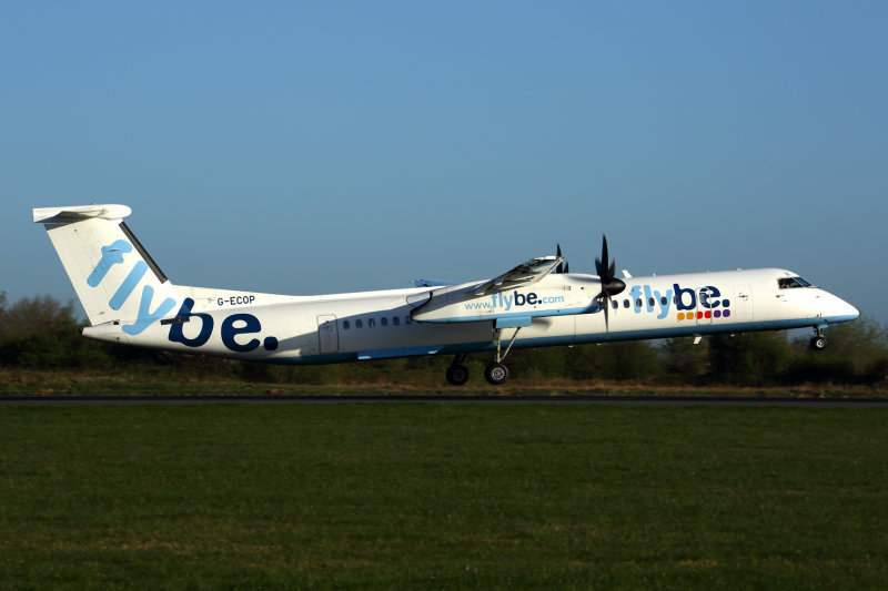 FLY BE DASH 8 400 MAN RF 5K5A2699.jpg