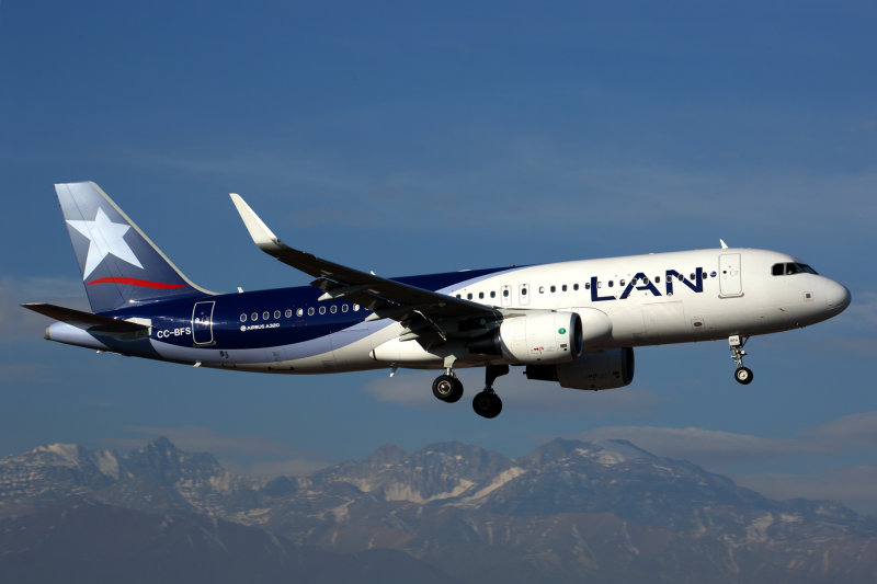 LAN AIRBUS A320 SCL RF 5K5A2119.jpg