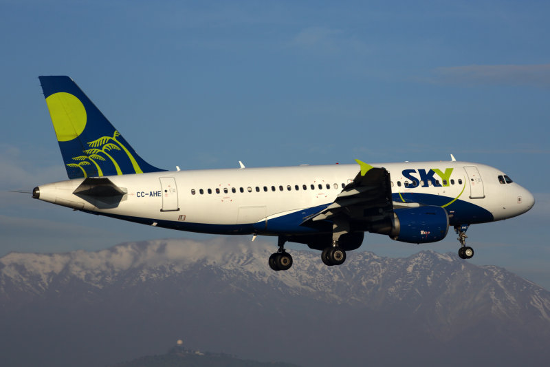 SKY AIRBUS A319 SCL RF 5K5A2169.jpg