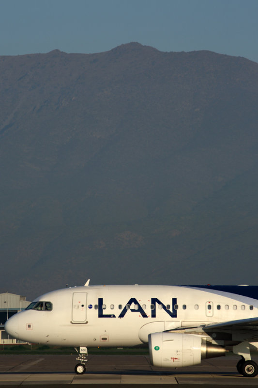 LAN AIRBUS A319 SCL RF 5K5A2487.jpg