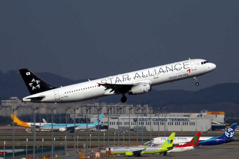 ASIANA AIRBUS A321 ICN RF 5K5A0121.JPG