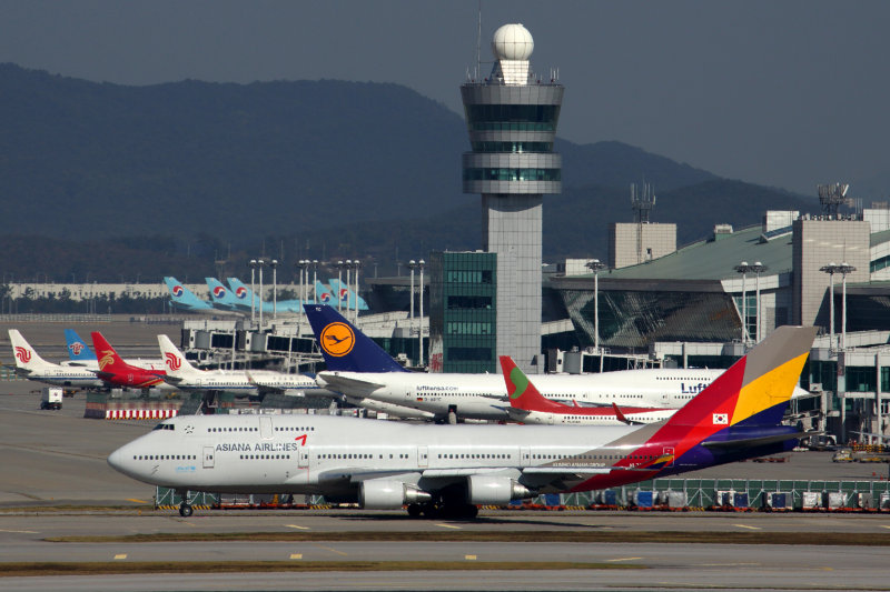 ASIANA AIRLINES BOEING 747 400 ICN RF 5K5A0076.jpg