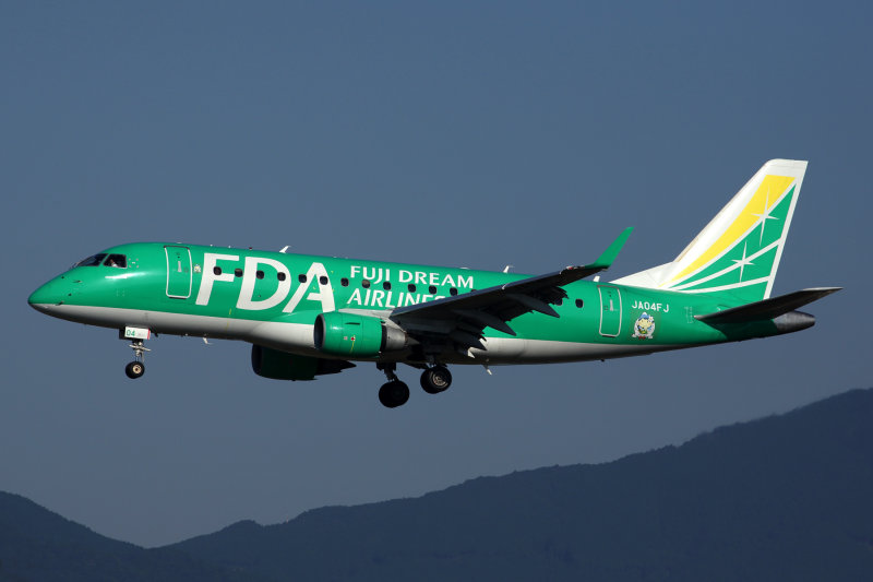 FUJI DREAM AIRLINES EMBRAER 170 FUK RF 5K5A1150.jpg