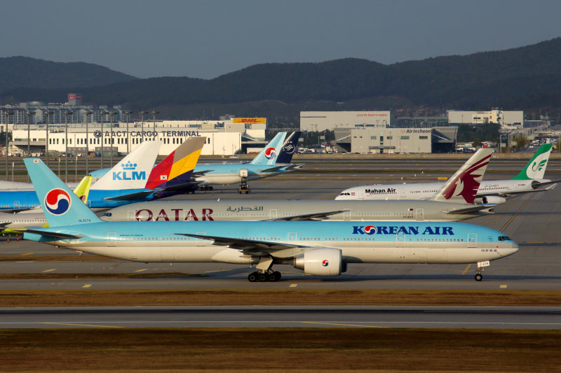 KOREAN AIR BOEING 777 300ER ICN RF 5K5A0558.jpg