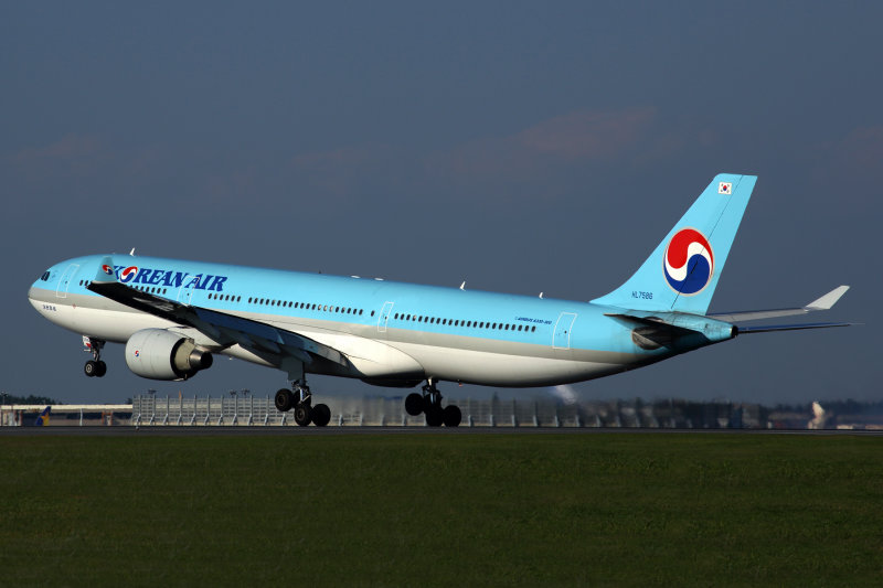 KOREAN AIR AIRBUS A330 300 NRT RF 5K5A1602.jpg