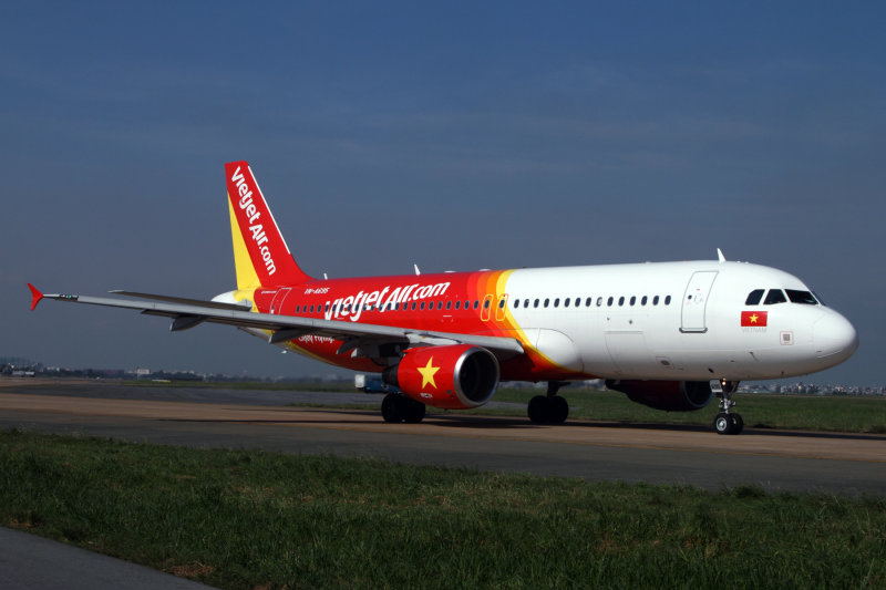 VIETJET AIR AIRBUS A320 SGN RF IMG_0050.jpg