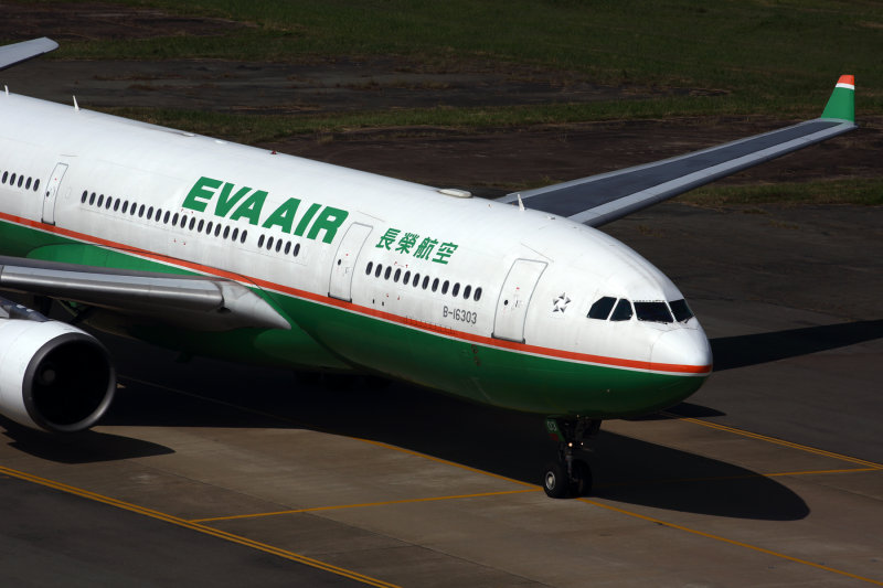 EVA AIR AIRBUS A330 20-0 SGN  RF 5K5A6040.jpg