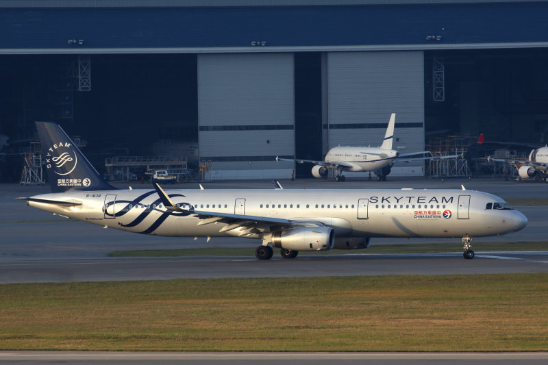 CHINA EASTERN AIRBUS A321 HKG RF 5K5A5291.jpg