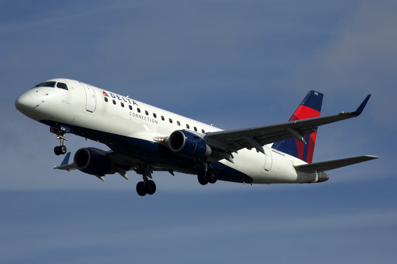 DELTA CONNECTION EMBRAER 175 LAX RF 5K5A7988.jpg
