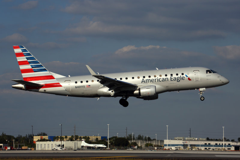 AMERICAN EAGLE EMBRAER 175 MIA RF 5K5A8906.jpg