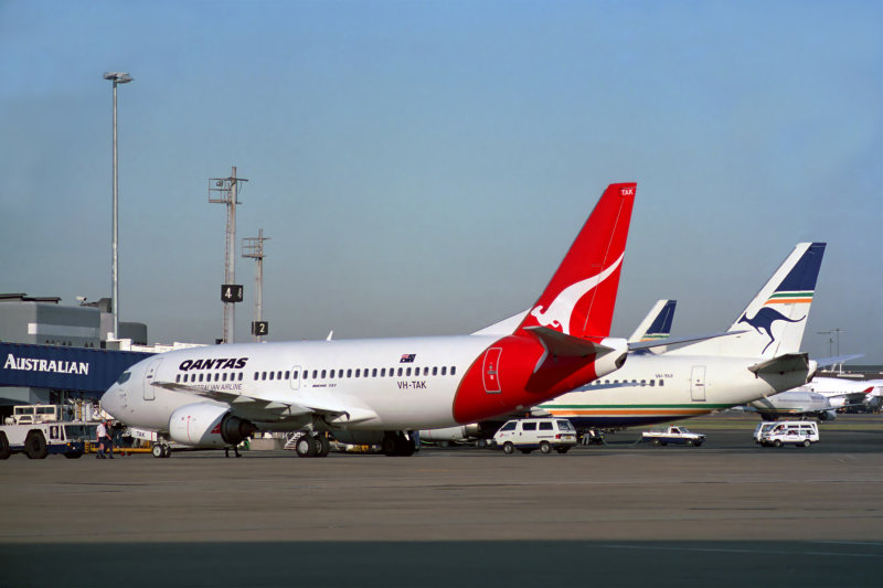 QANTAS AUSTRALIAN BOEING 737S SYD RF 653 12.jpg