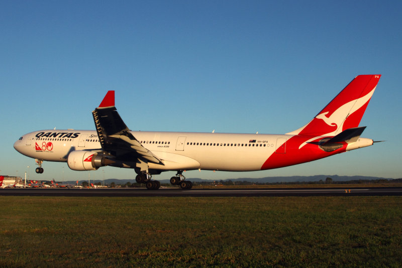 QANTAS AIRBUS A330 300 BNE RF IMG_8045.jpg