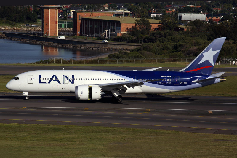 LAN BOEING 787 8 SYD RF 5K5A0983.jpg