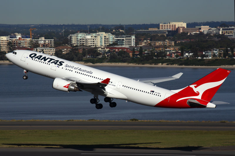 QANTAS AIRBUS A330 200 SYD RF 5K5A1040.jpg