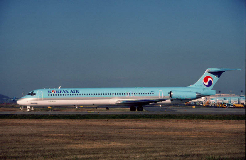 KOREAN AIR MD80 HL7236 K