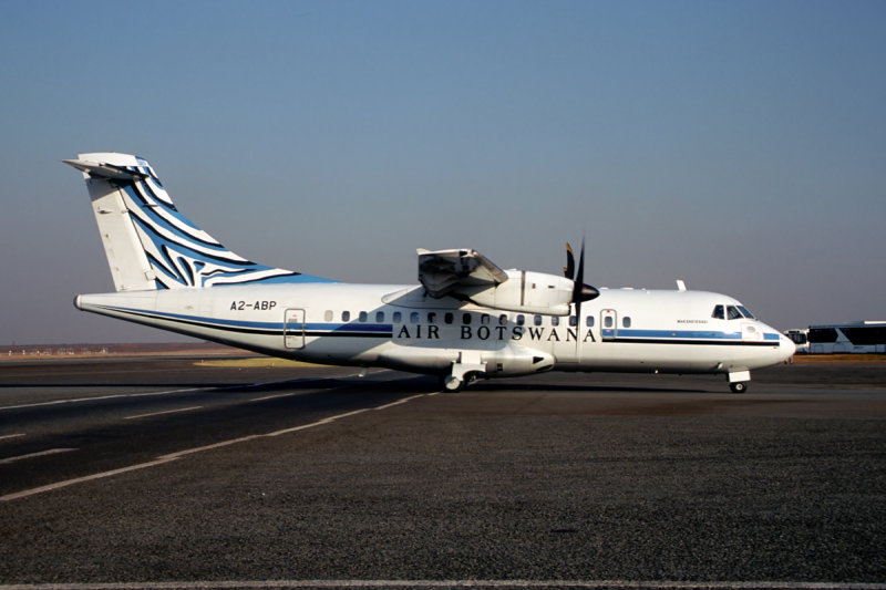 AIR BOTSWANA ATR42 A2-ABP K.jpg