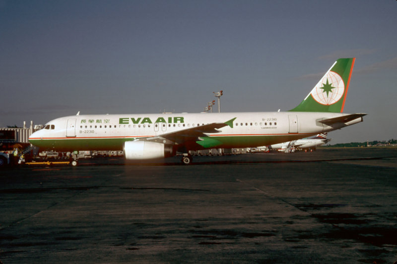 EVAAIR AIRBUS A320 B-22310 F.jpg