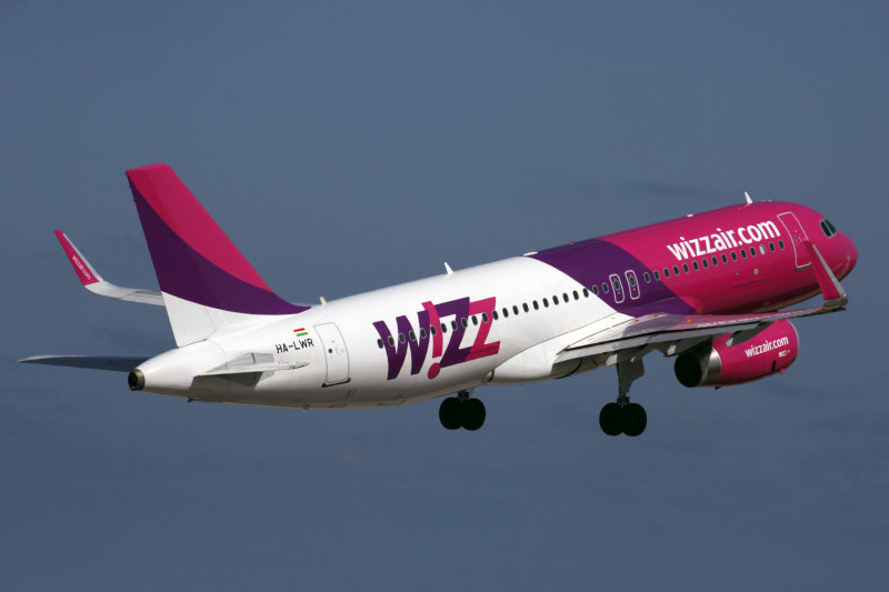 WIZZ AIRBUS A320 MLA RF 5K5A8287.jpg