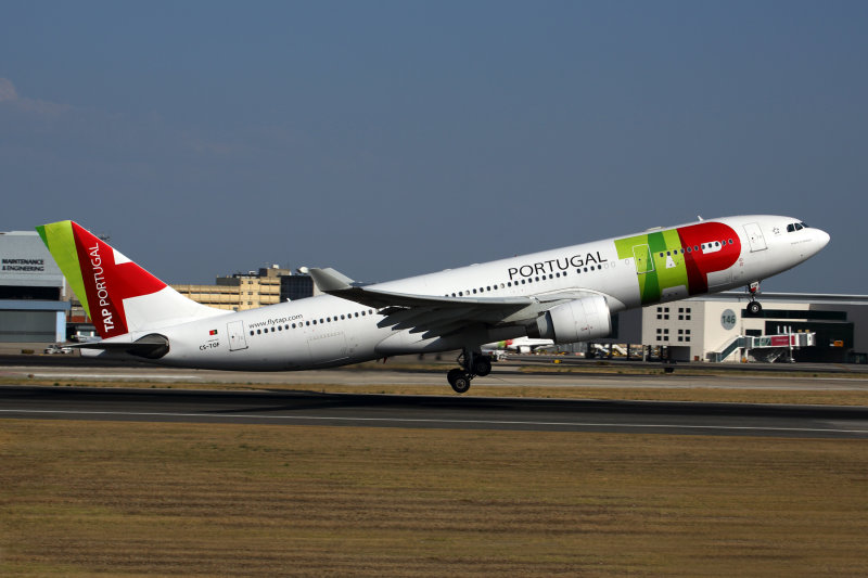 TAP AIR PORTUGAL AIRBUS A330 200 LIS RF 5K5A5260.jpg