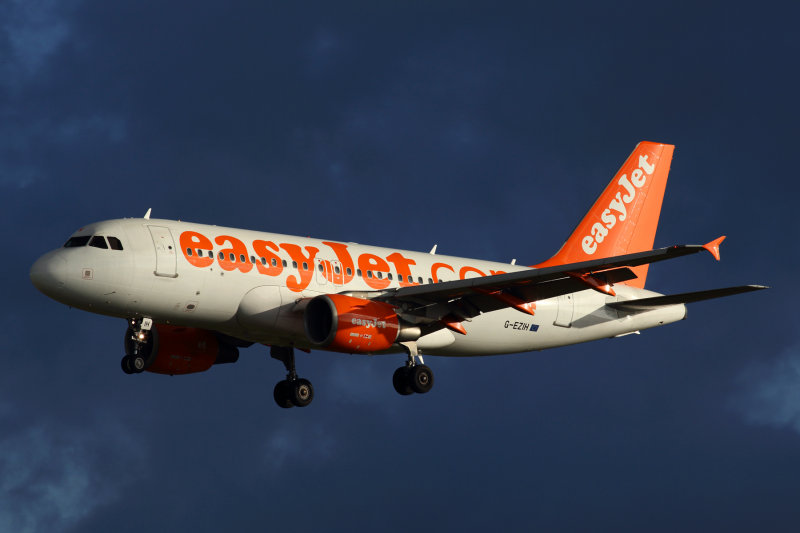 EASYJET AIRBUS A319 BCN RF 5K5A9844.jpg