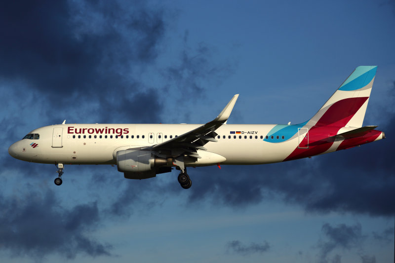 EUROWINGS AIRBUS A320 BCN RF 5K5A9824.jpg