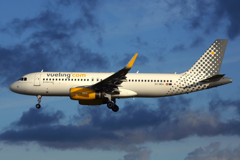 VUELING AIRBUS A320 BCN RF 5K5A9834.jpg