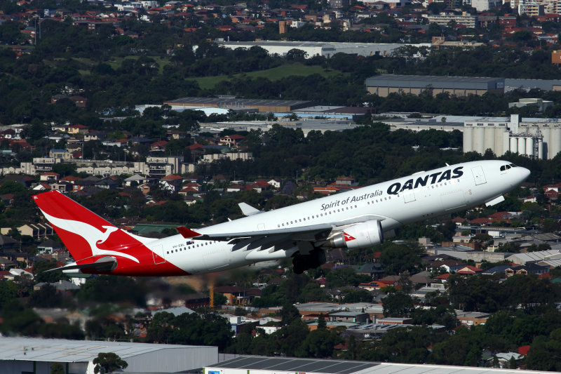 QANTAS AIRBUS A330 200 SYD RF 5K5A0165.jpg