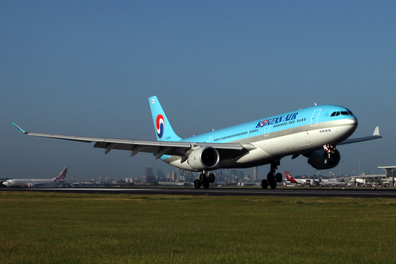 KOREAN AIR AIRBUS A330 300 BNE RF IMG_9831.jpg