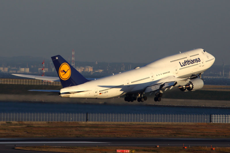 LUFTHANSA BOEING 747 800 HND RF 5K5A1068.jpg