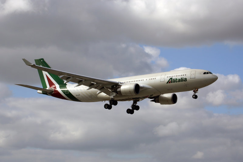 ALITALIA AIRBUS A330 200 MIA RF 5K5A4426.jpg