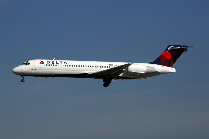 DELTA BOEING 717 LAX RF 5K5A3174.jpg