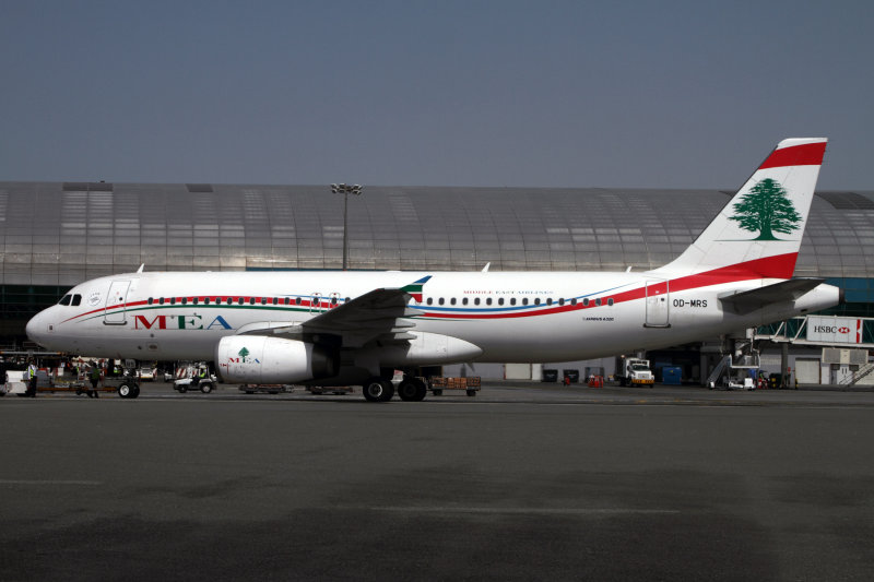 MEA AIRBUS A320 DXB RF IMG_0234.jpg