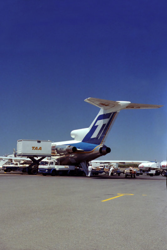 TAA BOEING 727 200 ADL RF 106 7.jpg