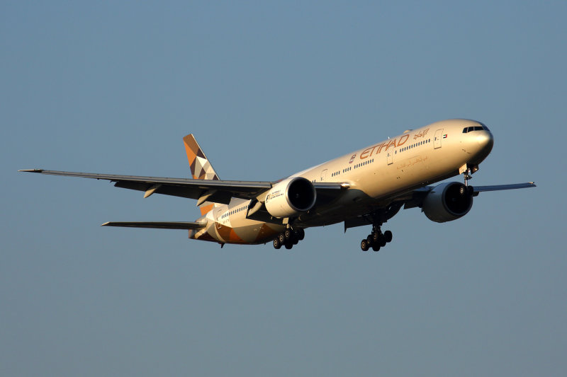 ETIHAD BOEING 777 300ER BKK RF 5K5A6678.jpg