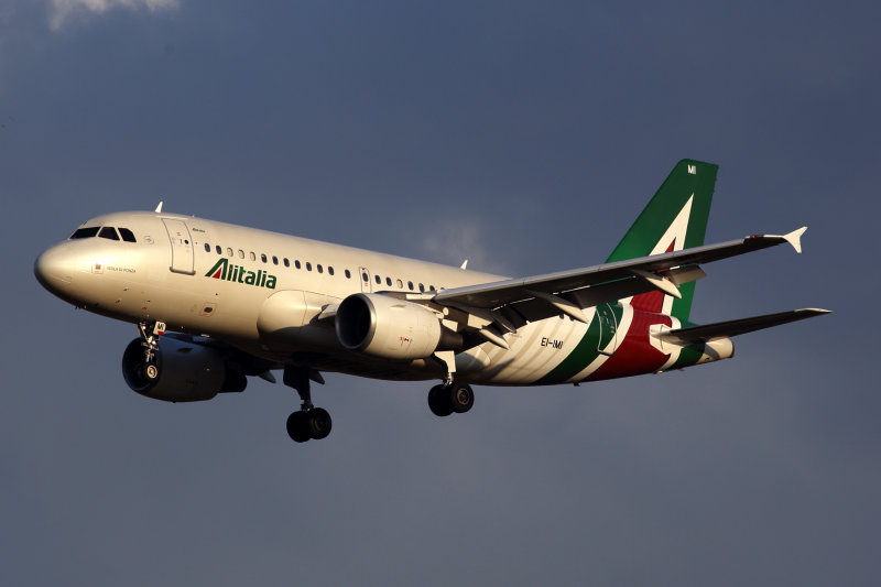 ALITALIA AIRBUS A319 FCO RF 5K5A8148.jpg