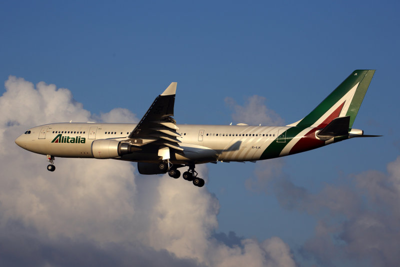 ALITALIA AIRBUS A330 200 FCO RF 5K5A8138.jpg