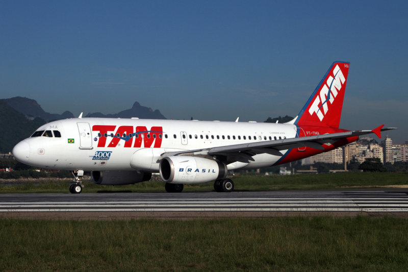 TAM AIRBUS A319 SDU RF IMG_0721.jpg