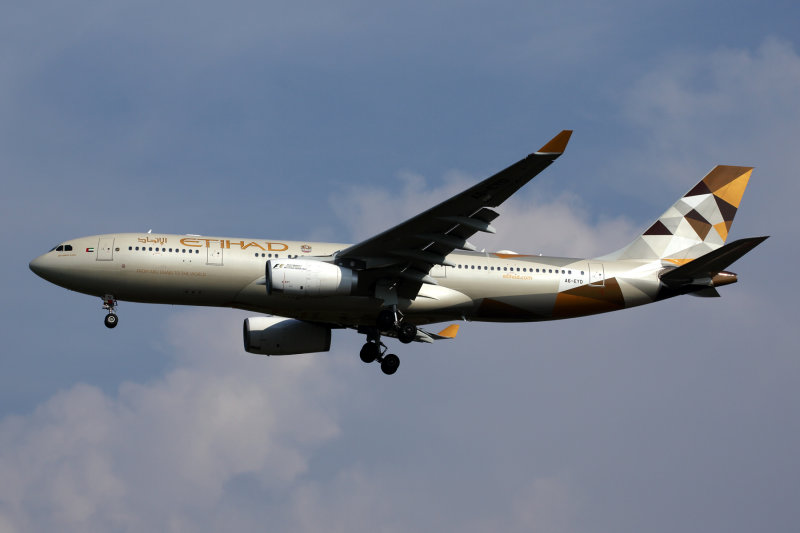 ETIHAD AIRBUS A330 200 CGK RF 5K5A9535.jpg