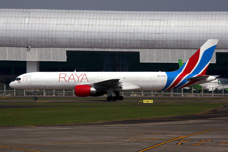 RAYA AIRWAYS BOEING 757 200F CGK RF 5K5A9617.jpg